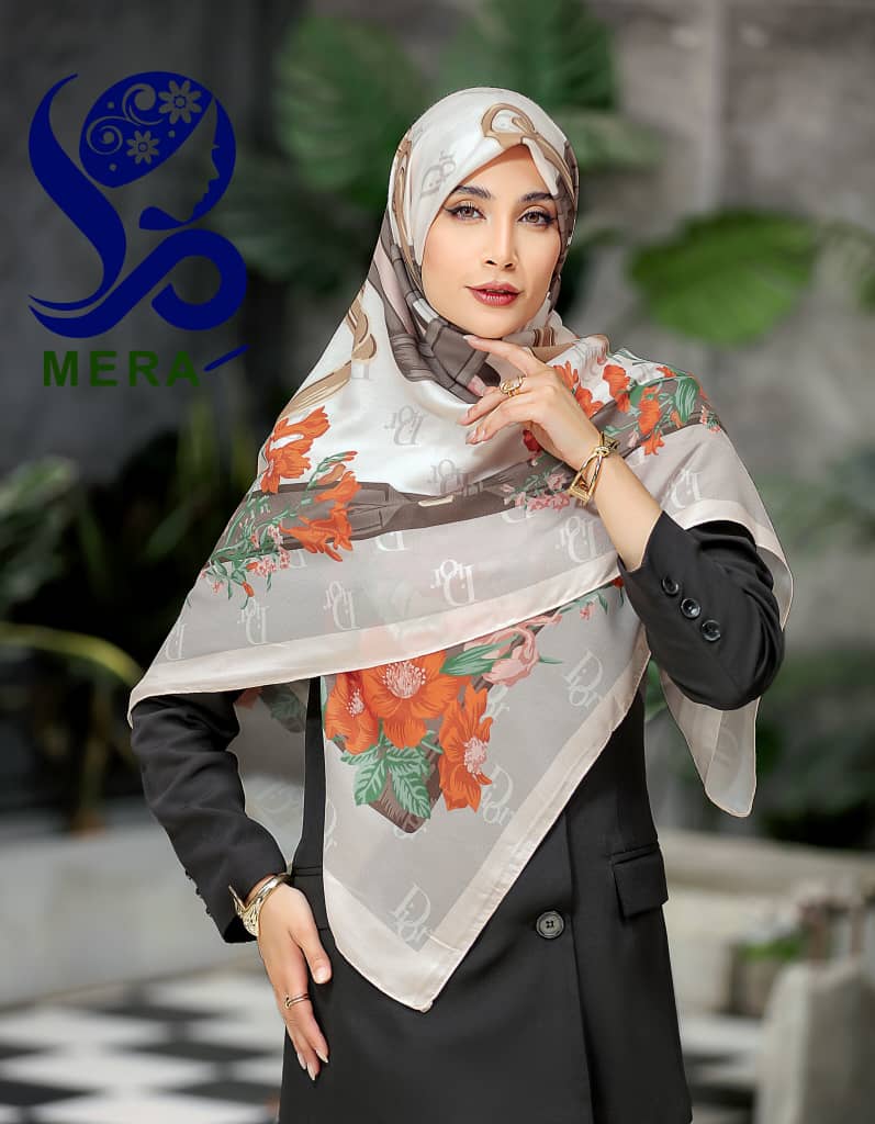 WhatsApp Image 2025-06-07 at 11.02.35 روسری طرح دیور قهوهای