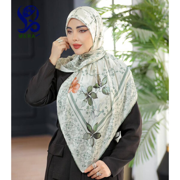 روسری حاشیه دار طرح گل