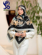 روسری Dior گل دار