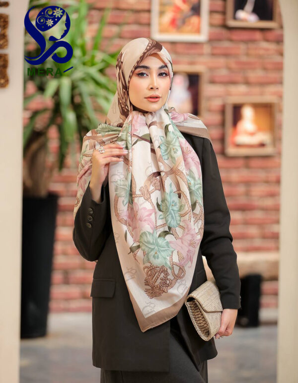 روسری Dior گل دار