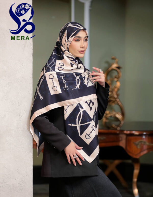 روسری طرح H قفل و زنجیر