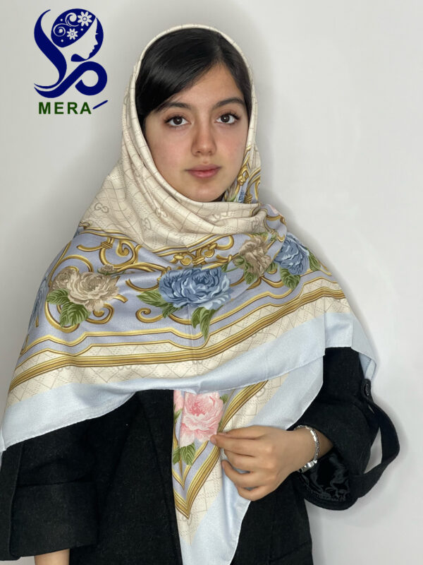 روسری طرح باروک گلدار