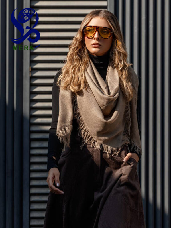 روسری ساده پاییزی