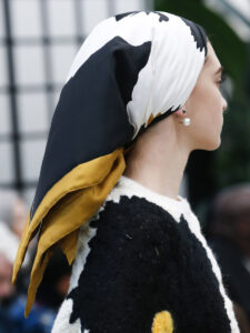 ست کردن شال و روسری با انواع اکسسوری ها